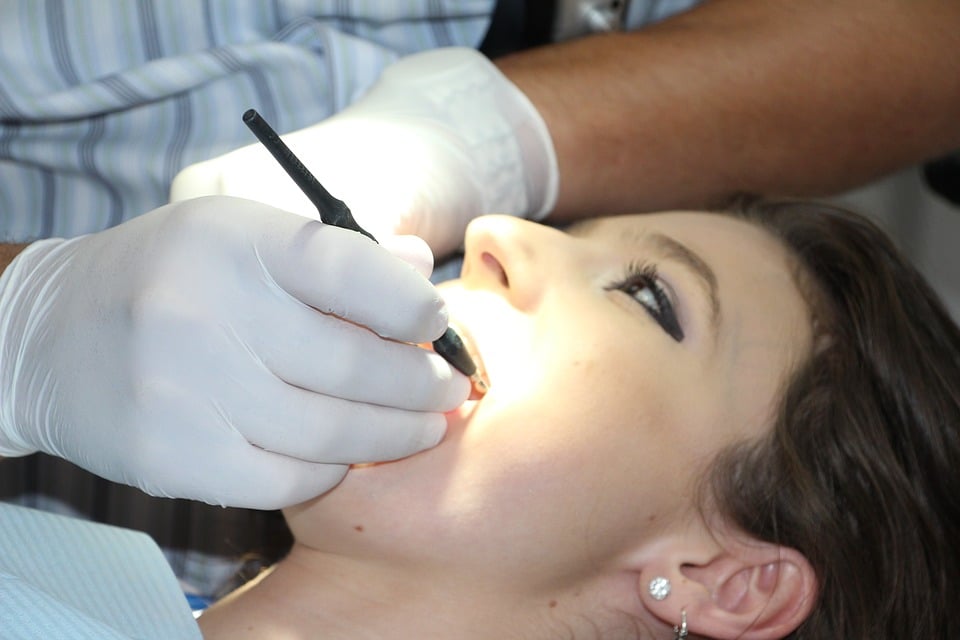 httpswww.iniaina.com_Comment se déroule la pose de l’implant dentaire
