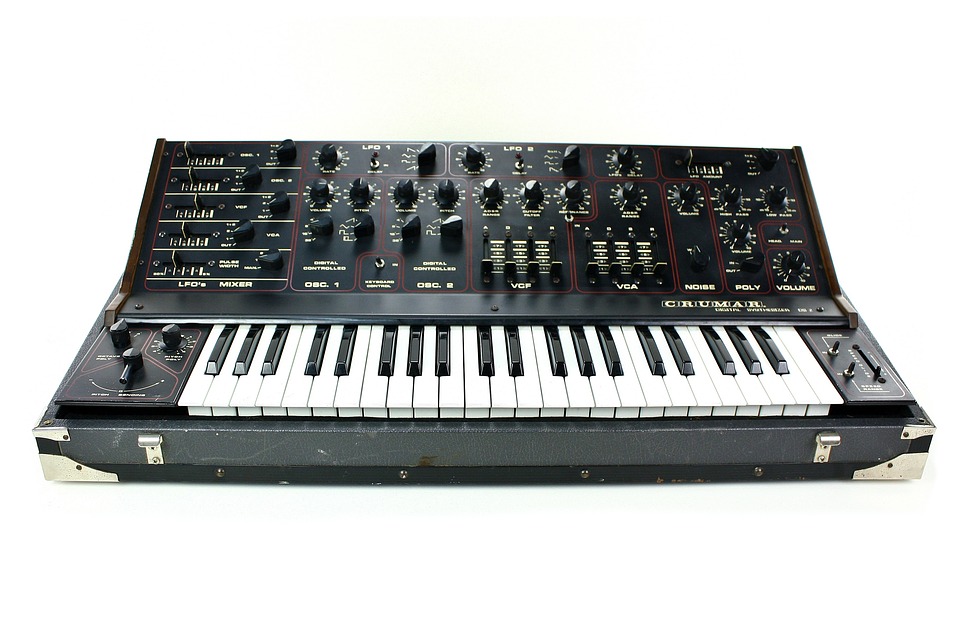 vintage-synthesizer